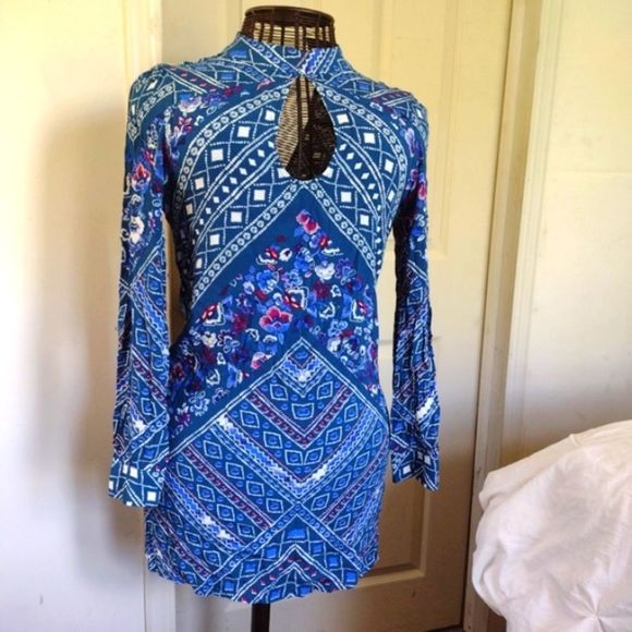 Express cobalt blue floral print key hole long sleeve dress size S - Picture 2 of 8